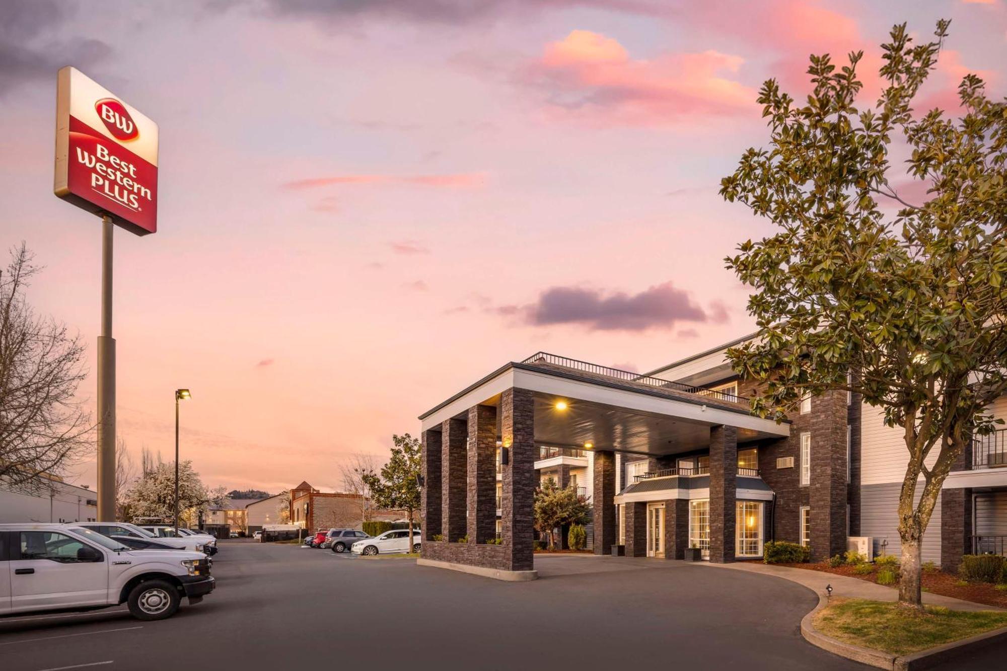 Best Western Plus Grand Manor Inn Springfield Exterior photo